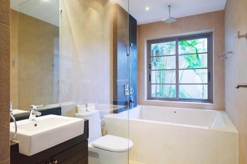 Аренда виллы на Пхукете в Shanti Villas, дом с 2 спальнями и бассейном, 210 м2