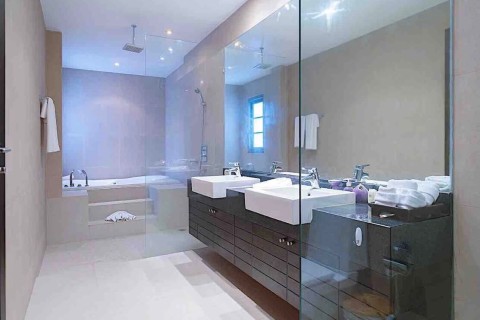 Аренда виллы на Пхукете в Shanti Villas, дом с 2 спальнями и бассейном, 210 м2