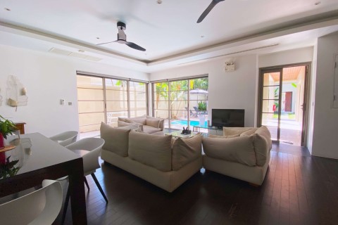 Аренда виллы на Пхукете в Shanti Villas, дом с 2 спальнями и бассейном, 210 м2