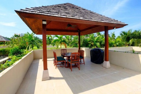 Аренда виллы на Пхукете в Shanti Villas, дом с 2 спальнями и бассейном, 210 м2