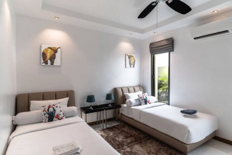 Вилла с бассейном в The Lake House, Пхукет, Таиланд, 450 м2