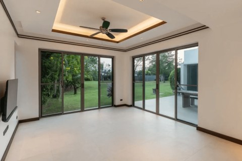 Вилла с бассейном в The Lake House, Пхукет, Таиланд, 488 м2