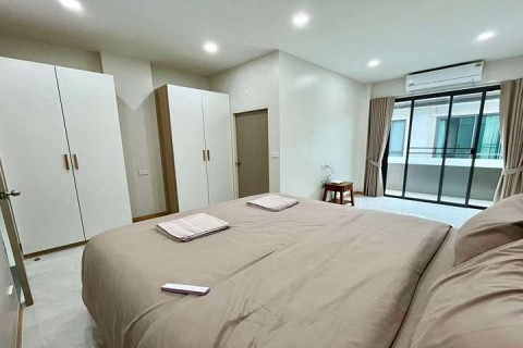 Аренда четырехкомнатной виллы Bay Sand Villa by Jai House на Пхукете, дом c 3 спальнями, Чалонг, площадь 200 м2