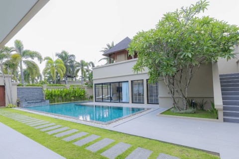 Вилла с бассейном в The Residence Resort, Пхукет, Таиланд, 499 м2