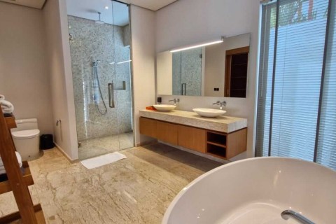 Аренда виллы на Пхукете в Anchan Flora, дом с 2 спальнями и бассейном, 296 м2