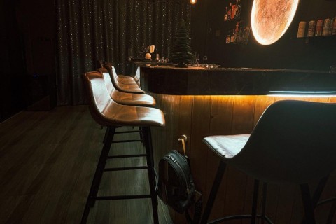 Бар Moonshine Karon Phuket на Пхукете, Таиланд, 120 м2
