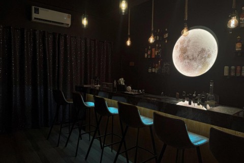 Бар Moonshine Karon Phuket на Пхукете, Таиланд, 120 м2