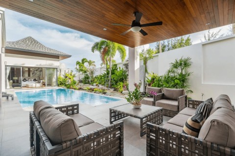 Вилла с бассейном в The Breeze Villas, Пхукет, Таиланд, 420 м2