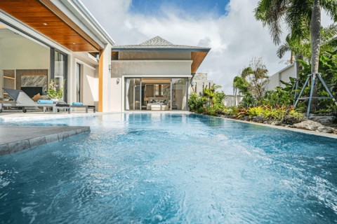 Вилла с бассейном в The Breeze Villas, Пхукет, Таиланд, 432 м2