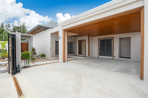 Вилла с бассейном в The Breeze Villas, Пхукет, Таиланд, 432 м2