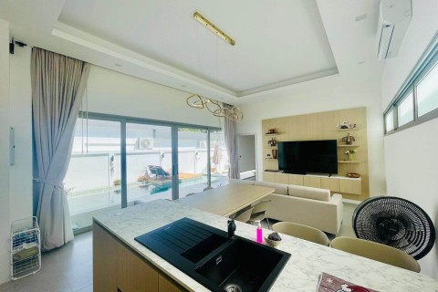 Аренда виллы на Пхукете в Unique Villa Naiharn, Раваи, дом с 4 спальнями и бассейном, 630 м2